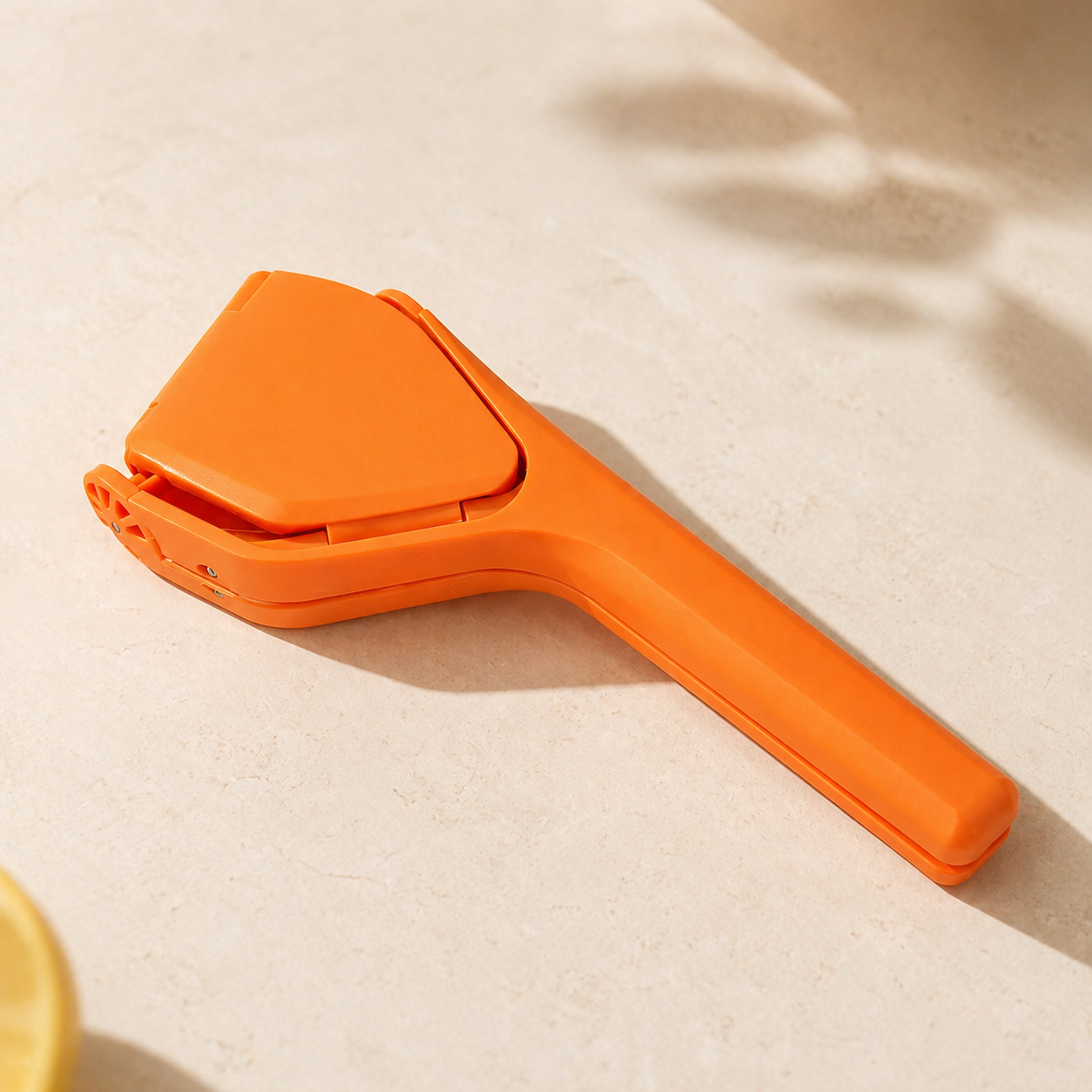 Fold-Flat Lemon Squeezer